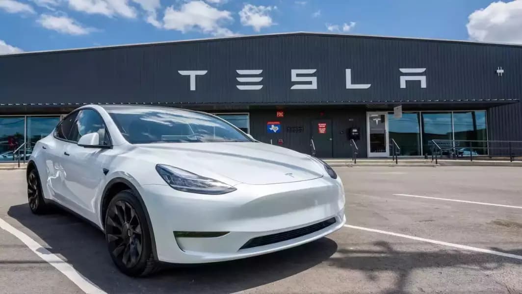 Tesla Shares Fall 9% After European Sales Plunge by Nearly Half