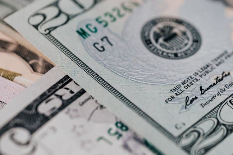 Two Individuals in Dubai Penalized for Throwing Fake Foreign Notes