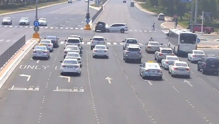 Abu Dhabi Traffic Police Reminds about Consequences for Jumping Traffic Signal