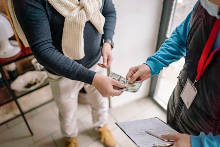 Lending money on interest in the UAE