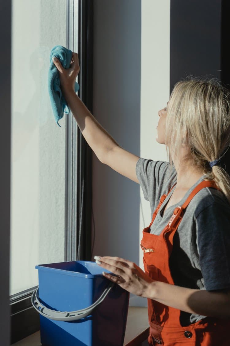 How to anonymously file a complaint against an employer violating UAE’s labour laws?