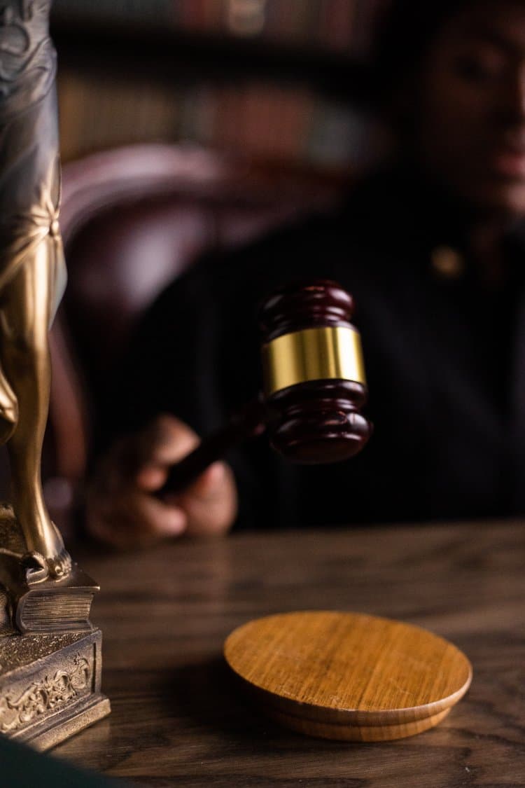 The Dubai Court ordered an Arab director and owner of a company to pay compensation of Dh4,00,000 for the death of employees by electrocution