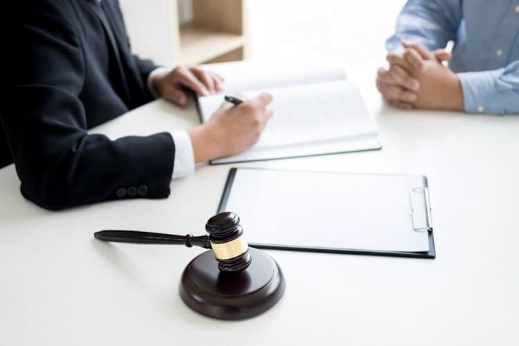 6 benefits of hiring a criminal defense lawyer in UAE