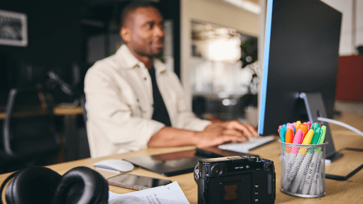 Freelancing in Dubai: How to  Obtain Licences, Visas and  Comply with New Tax Laws?