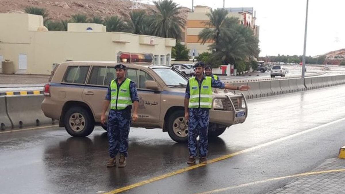 Royal Police Apprehend Group of Six for Smuggling Alcoholic Beverages into Oman