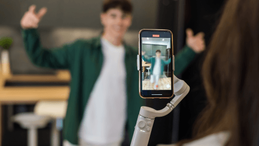 Abu Dhabi Cracks Down on Influencer Advertising: New Compliance Rules and Penalties