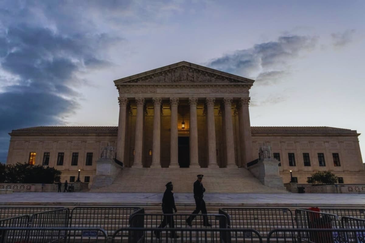 Trump Appeals to US Supreme Court to Reinstate Immigrant Deportation Order