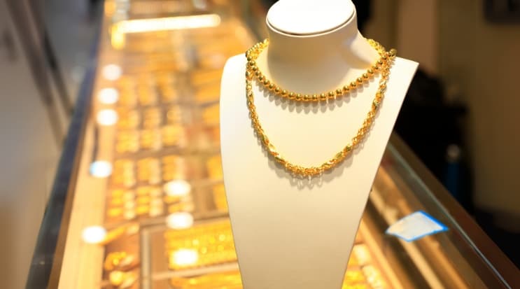 Gold Prices Drop Sharply in Dubai, Decline Over AED 11 per Gram Amid Global Economic Volatility