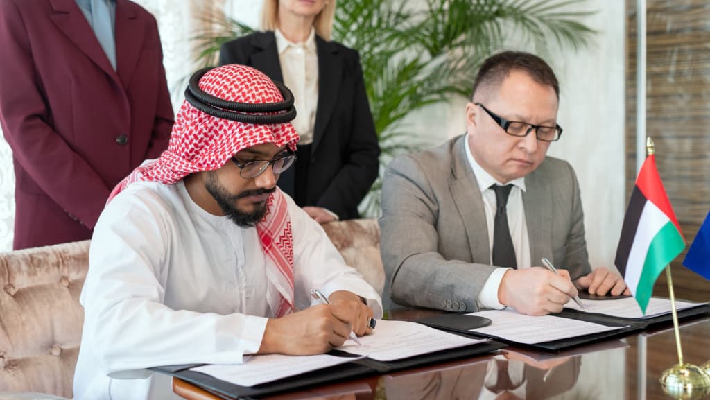 Public Defender VS Private Lawyer in UAE : Which is Right For You?