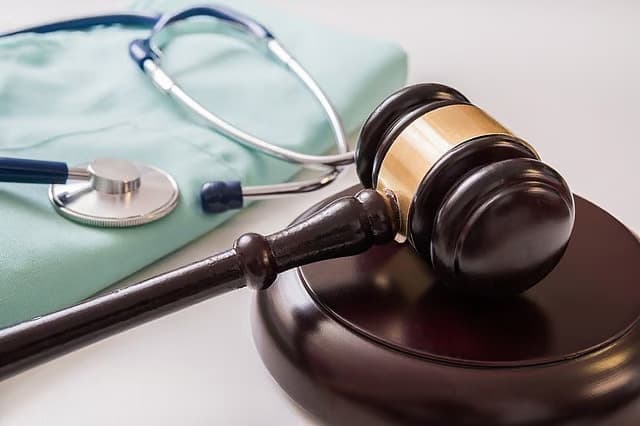Abu Dhabi Court Orders Doctor, Hospital to Pay Dh50,000 for Surgical Error