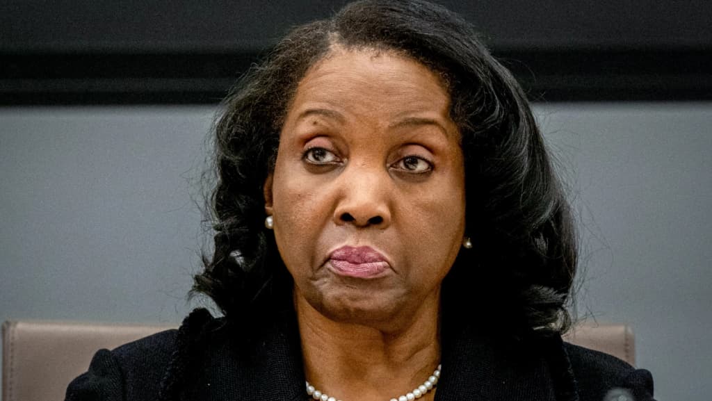 US Appeals Court Blocks Trump’s Attempt to Remove Fed Governor Lisa Cook