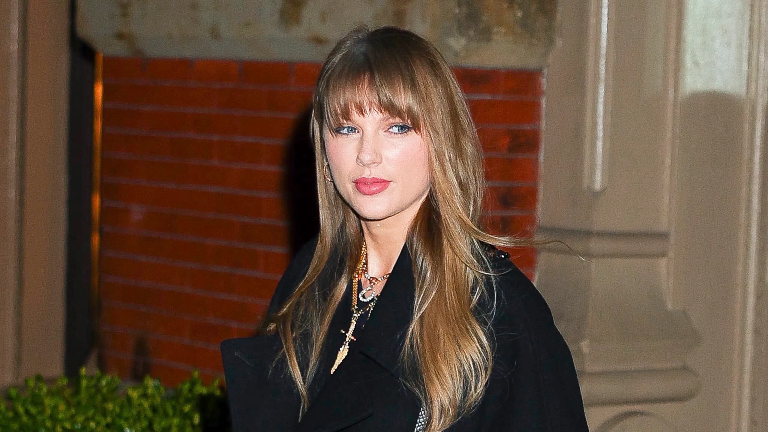 Taylor Swift Moves to Block Bedding Brand’s 'Swift Home' Trademark