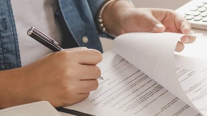 Sale and Purchase Agreements in the UAE: Key Clauses Every Property Buyer Must Review Before Signing