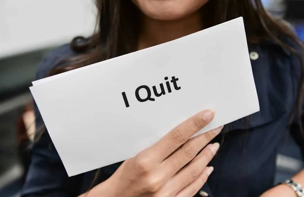 Can Employers Refuse to Accept an Employee’s Resignation in the UAE? Labour Law Clarifies Workers’ Right to End Employment