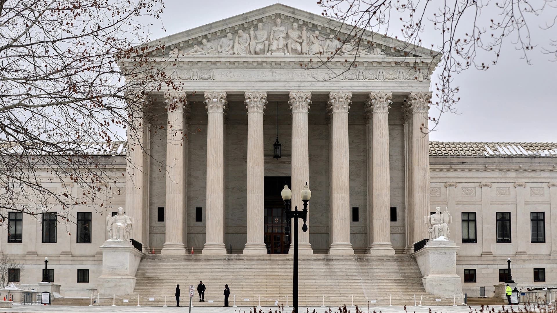 US Supreme Court Refuses to Halt Apple Contempt Order in High-stakes Epic Games App Store Battle