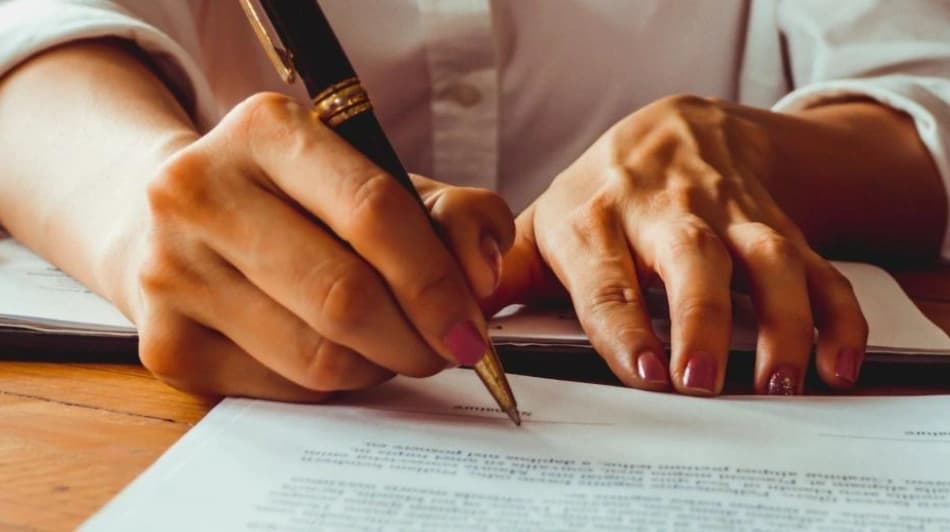 The Clause Many Directors Regret Signing: Understanding Personal Guarantees in UAE Business Transactions