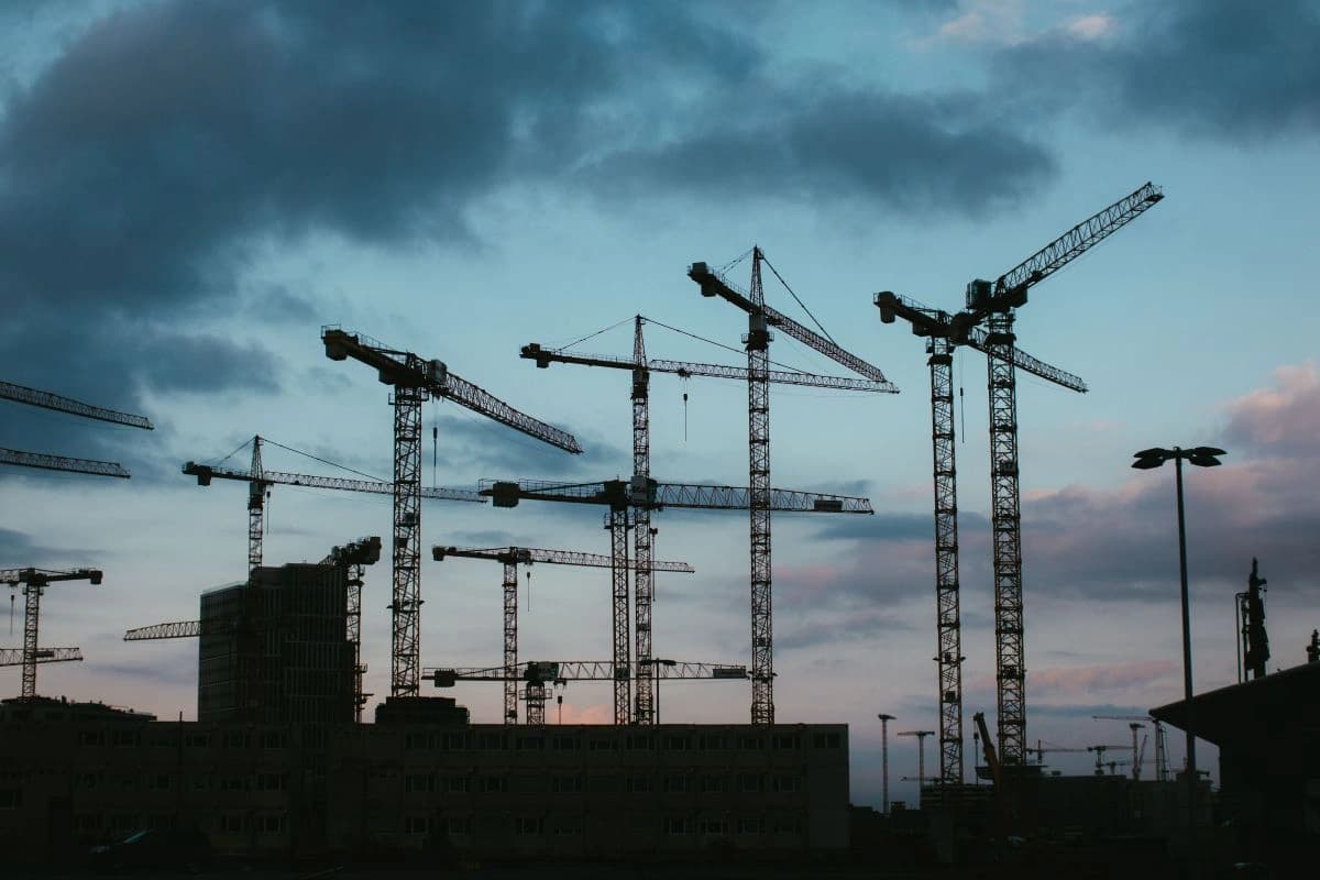 UAE Construction Contracts: Do Existing Agreements Need to Be Amended Under the New Civil Code?