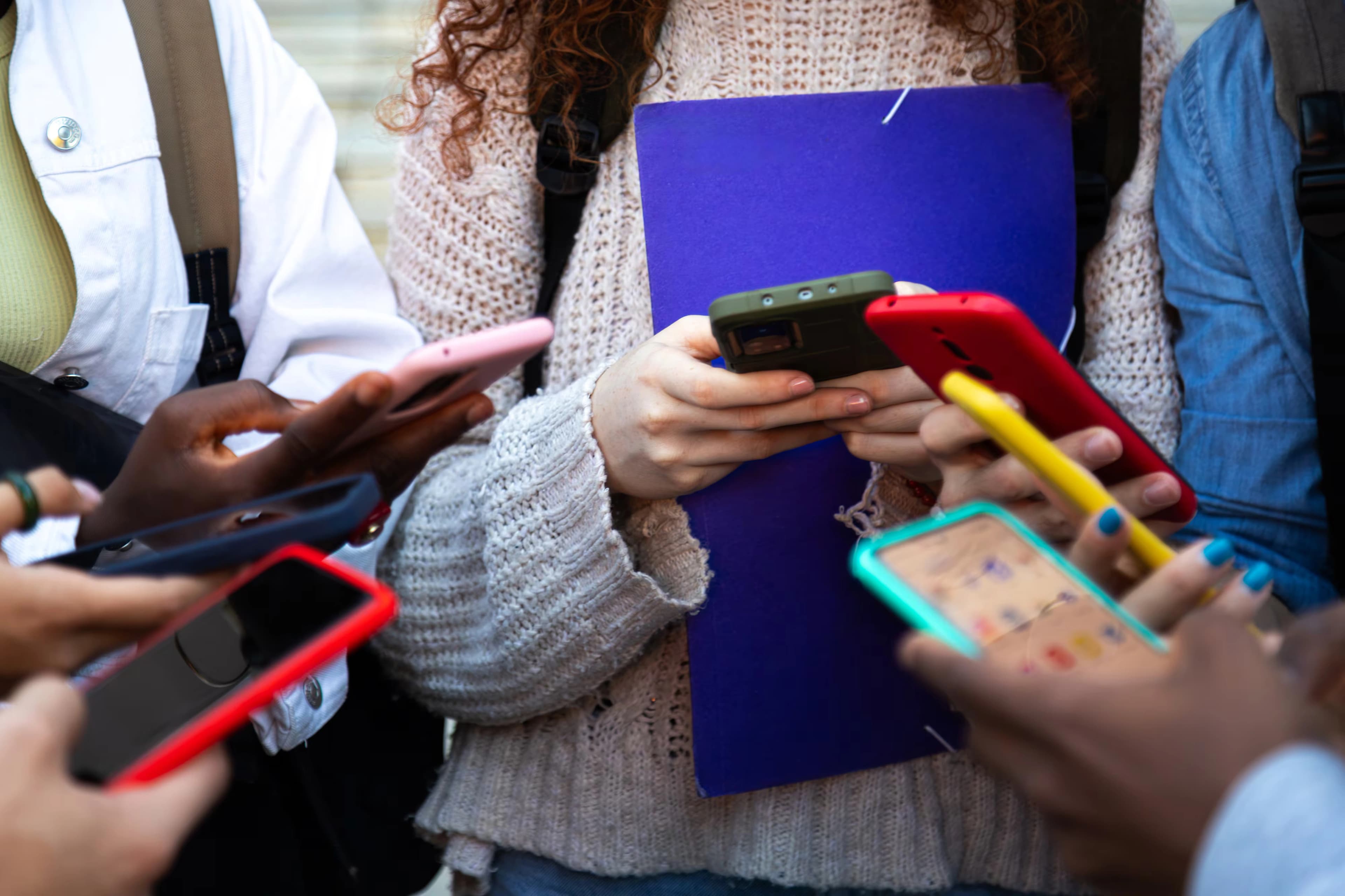Chicago Law School Bans Phones, Laps from First-year Classes to Combat AI