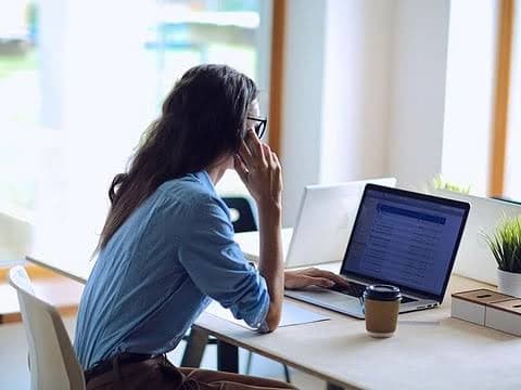 Can UAE Employees Start a Business While Keeping Their Jobs? What the Latest Law Says About Conflict of Interest