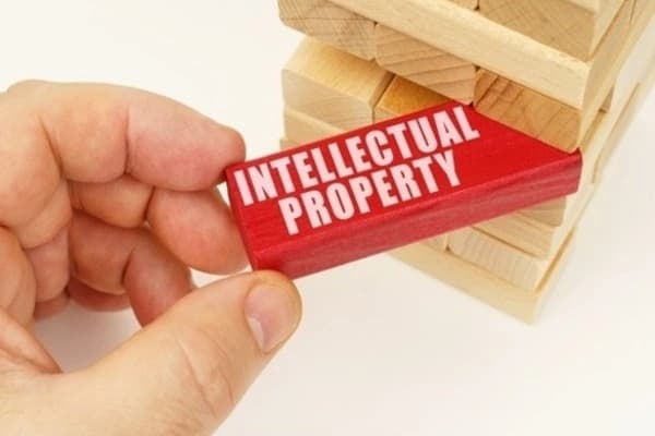 Who Owns the Brand? The Intellectual Property Rules Every Franchisor and Franchisee Should Know
